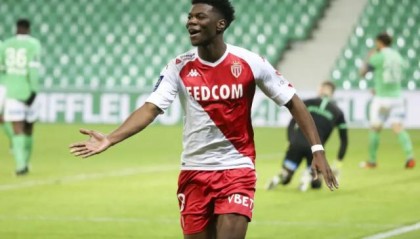 南宫体育-西媒：安切洛蒂亲自打电话 劝楚阿梅尼加盟皇马