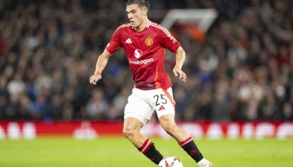 ng体育官网-荷媒：阿贾克斯考虑租借曼联中场乌加特，备选方案为小布林德