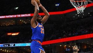 太能抢了！米切尔-罗宾逊半场10板&amp;4前场板 2中1拿2分1助1断