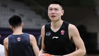 媒体人：球员转型当教练最好还是要有个过渡期，不能转太快