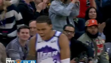 ng体育-投疯了！爵士全队三分18中14高达78%，次节61-49打停尼克斯